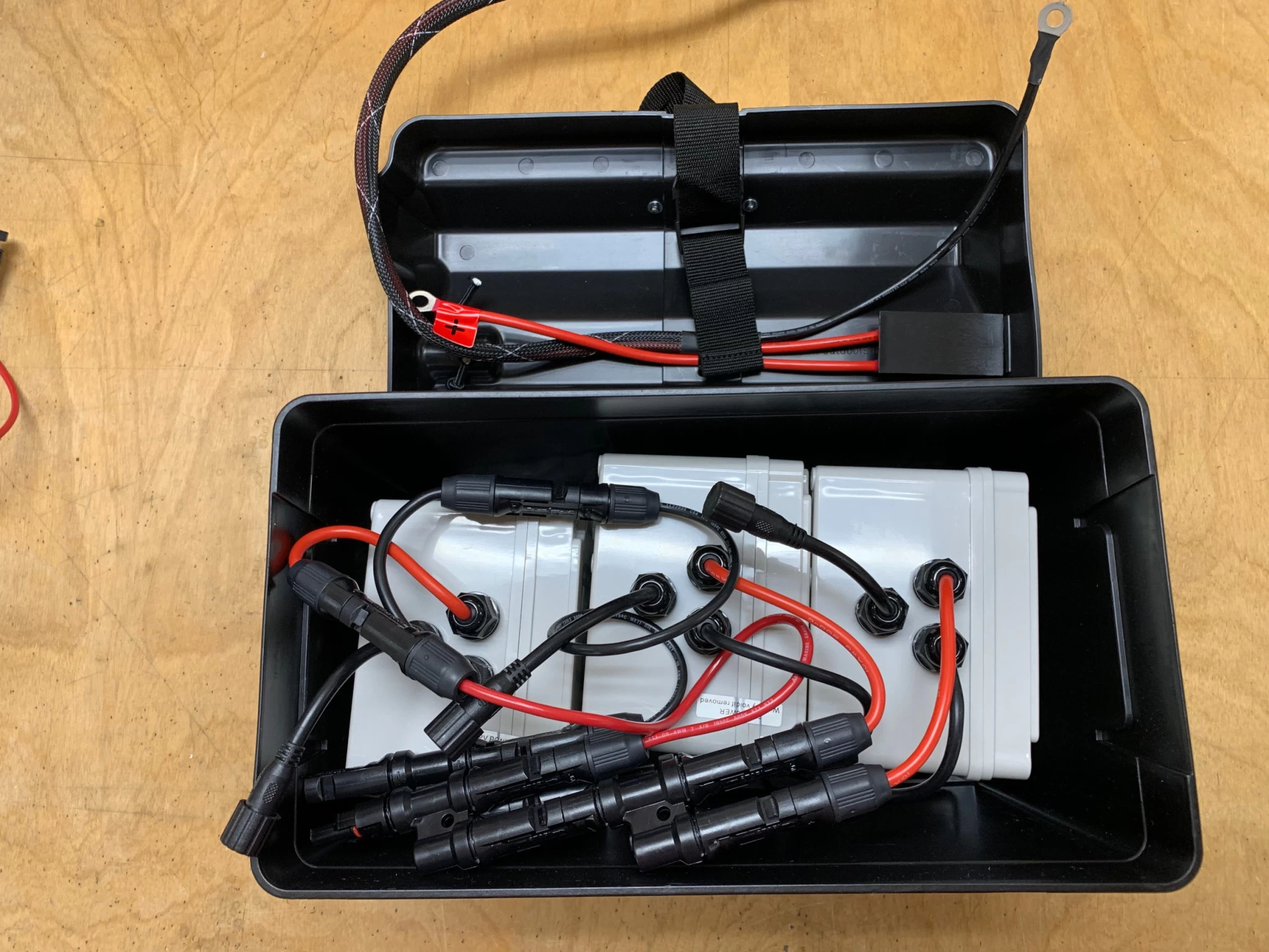 FPV-Power 12V 150Ah V3 Waterproof Lithium Batteries Wired In Parallel With 3 10Ah Chargers (3-50Ah Batteries) 6 FPV-Power 12V 150Ah V3 Waterproof Lithium Batteries Wired In Parallel With 3 10Ah Chargers (3-50Ah Batteries) - Image 4